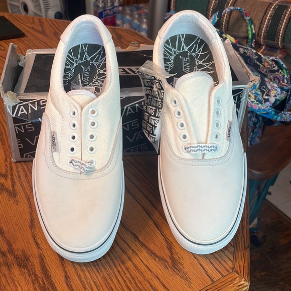 Vans 45 LX amazing pair of shoes in True White. Men’s 7.5 or women’s 9.0. - Picture 6 of 16